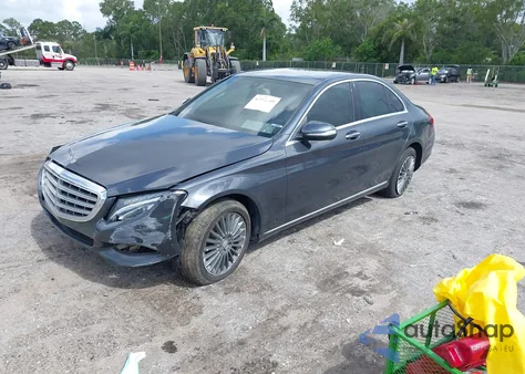 2015 Mercedes-Benz C 300 4Matic/Luxury 4Matic/Sport 4Matic из США, поврежденный, VIN 55SWF4KB0FU023429